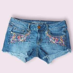 American Eagle Floral Embroidered Shorts Size 5